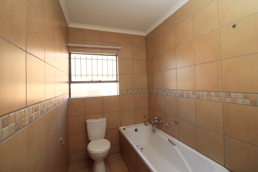 2 Bedroom Property for Sale in Langenhovenpark Free State